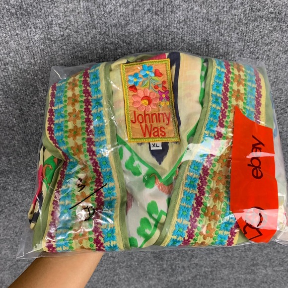 Johnny Was XL Silk Boho Bohemian Embroidered V Neck‎ Tunic Top Blouse - Picture 9 of 9